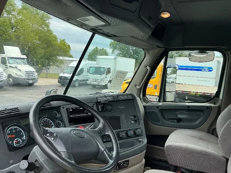 2019 Freightliner Cascadia in Piqua, OH — photo 10