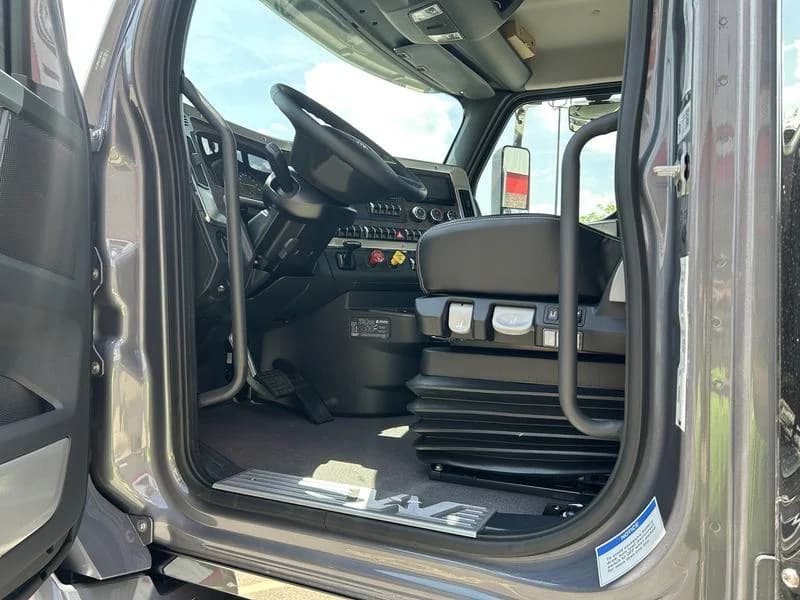 2026 Western Star 49X in Pittsburgh, PA — photo 10