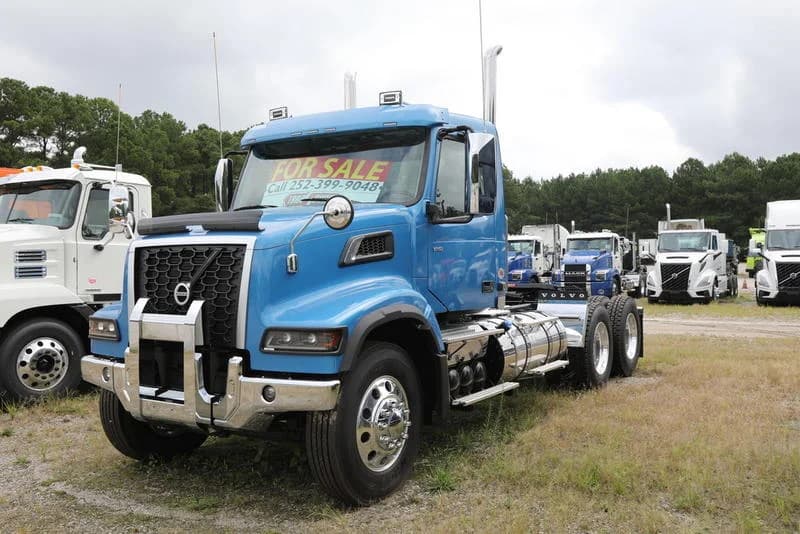 2018 Volvo VNL 300 in North Wilkesboro — photo 2