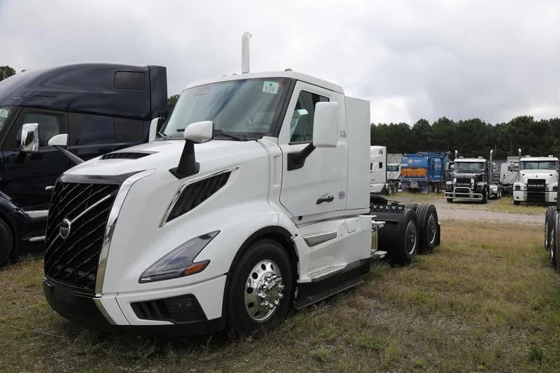 2018 Volvo VNL 300 in North Wilkesboro — photo 5