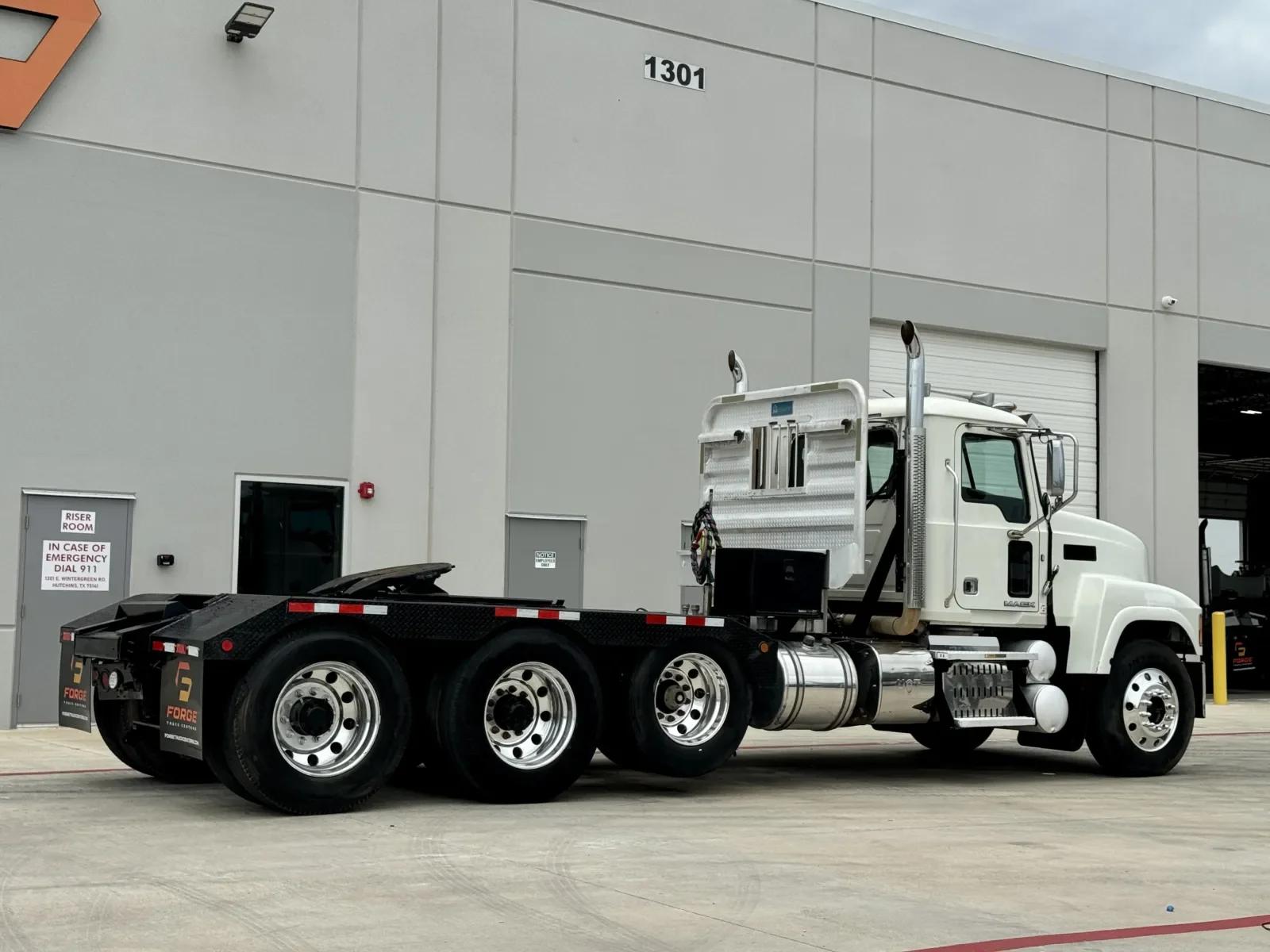 2015 Mack Pinnacle in Hutchins, TX — photo 5