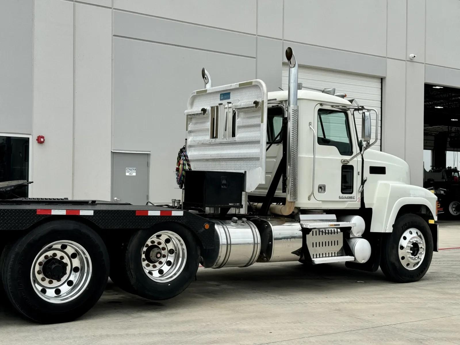 2015 Mack Pinnacle in Hutchins, TX — photo 7