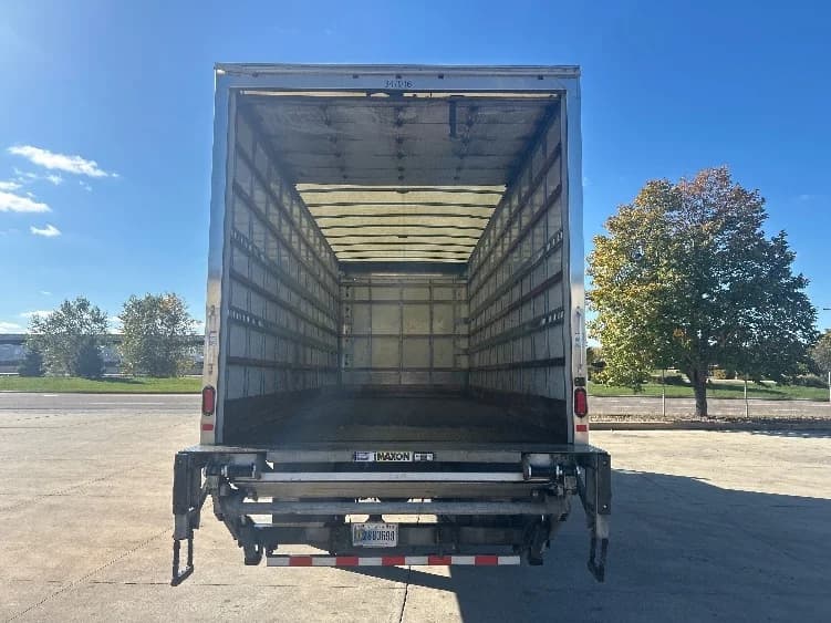 2020 Hino 338 in Roseville, MN — photo 8