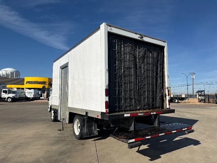 2021 Isuzu NRR in Arlington, TX — photo 6