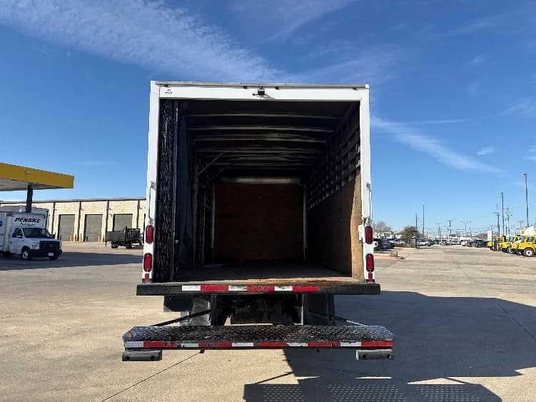 2021 Isuzu NRR in Arlington, TX — photo 8