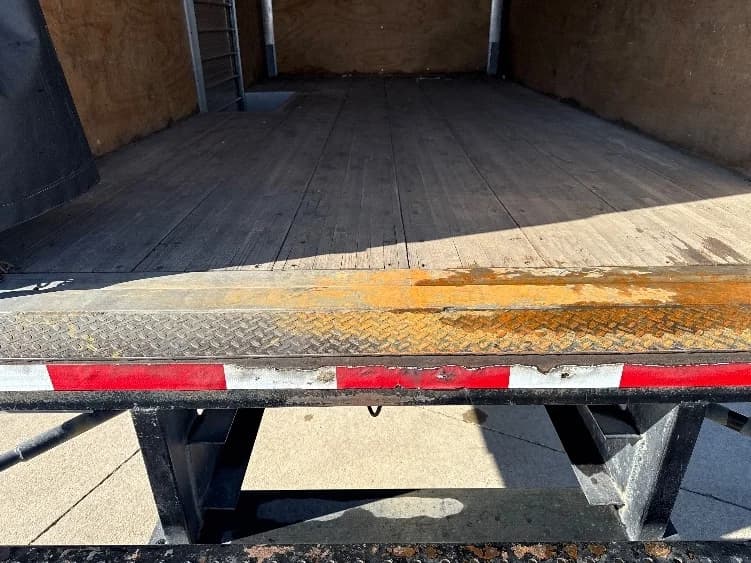 2021 Isuzu NRR in Arlington, TX — photo 10