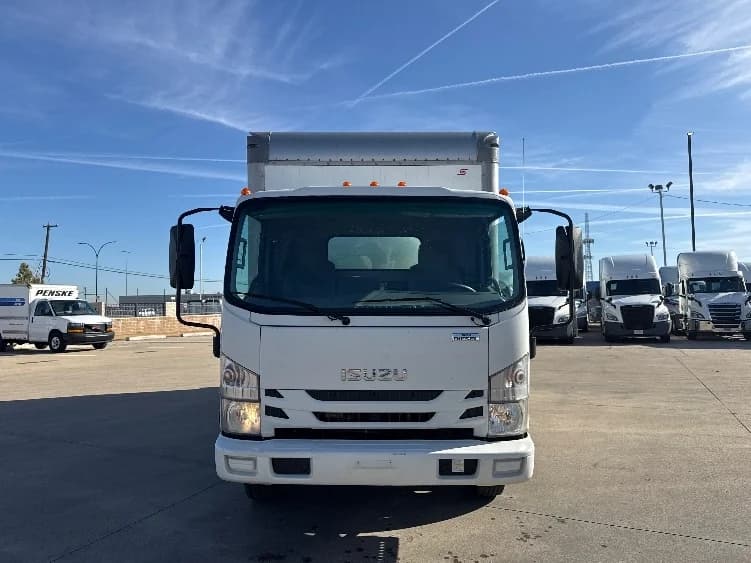 2021 Isuzu NRR in Arlington, TX — photo 2