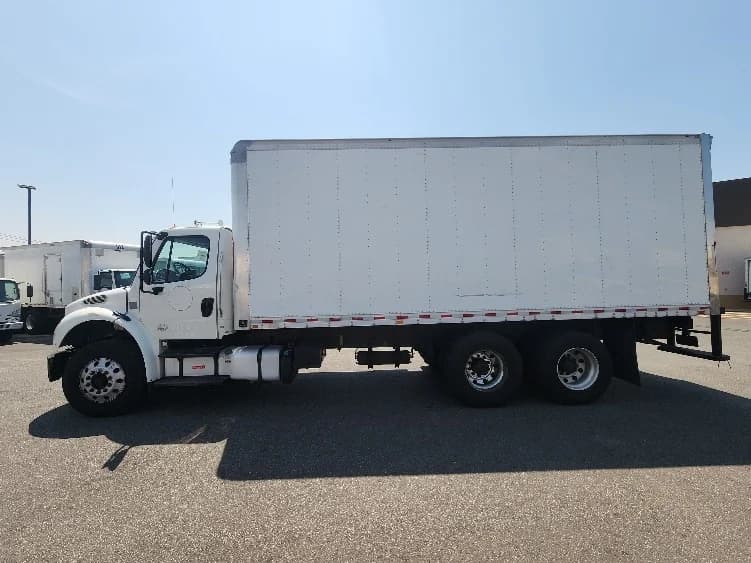 2018 Freightliner M2 106 in Linden, NJ — photo 4