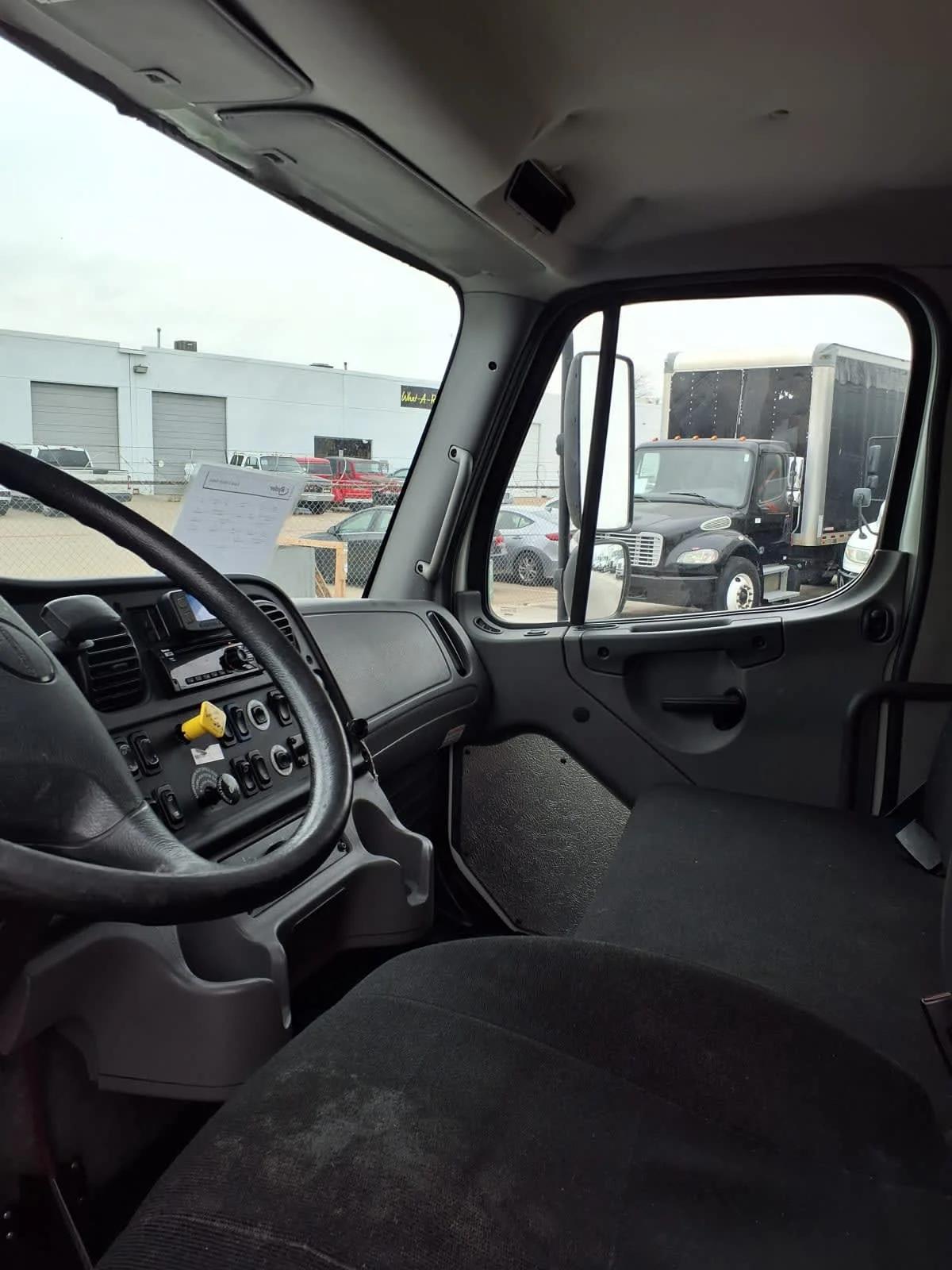 2018 Freightliner M2 106 in Fort Worth, TX — photo 7