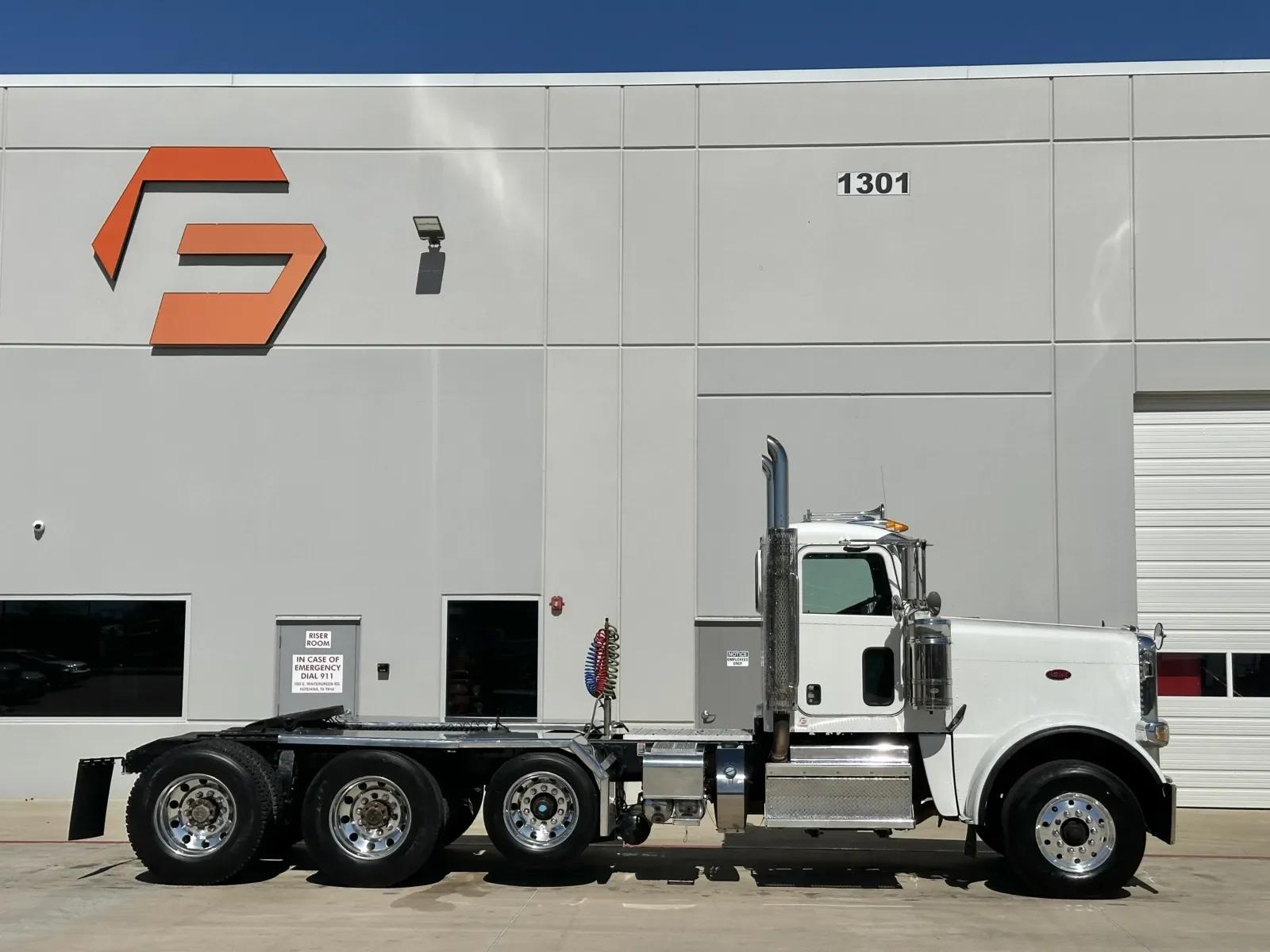 2019 Peterbilt 389 in Hutchins, TX — photo 3