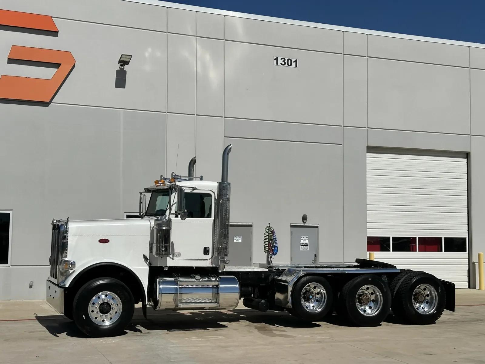 2019 Peterbilt 389 in Hutchins, TX — photo 2