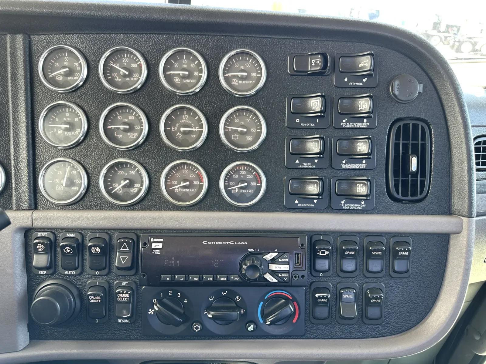 2019 Peterbilt 389 in Hutchins, TX — photo 18