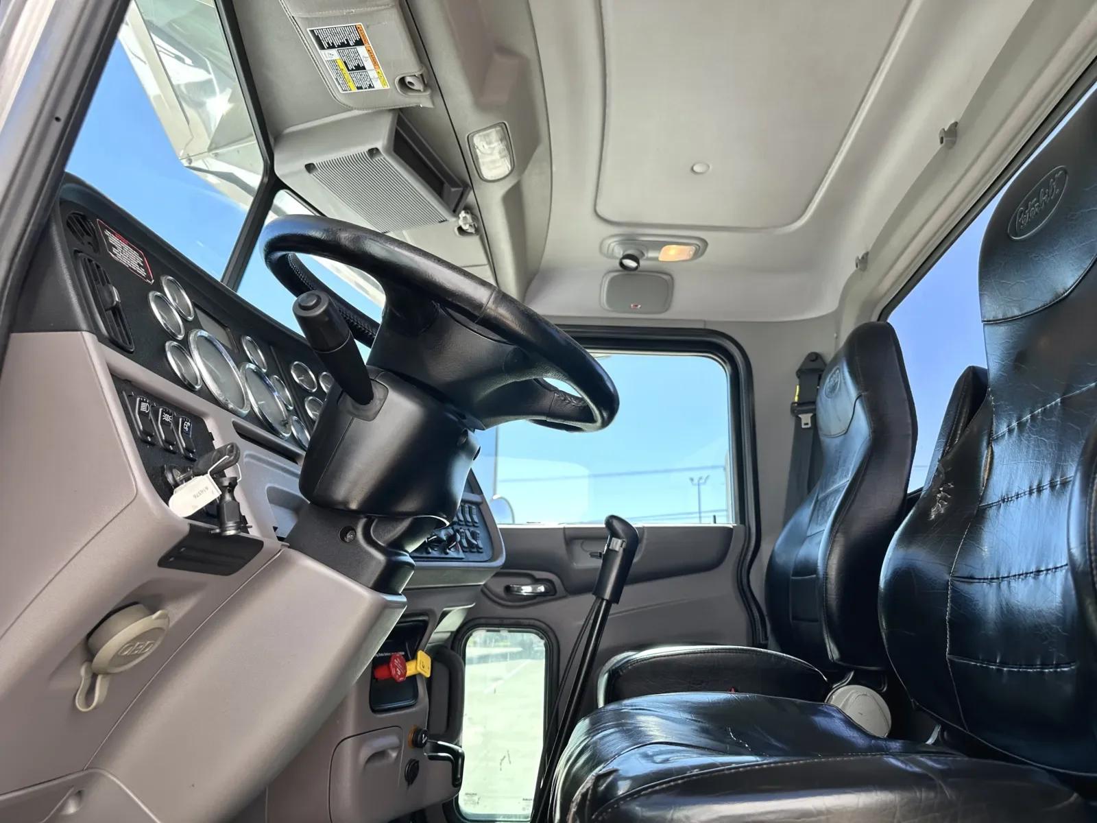 2019 Peterbilt 389 in Hutchins, TX — photo 14