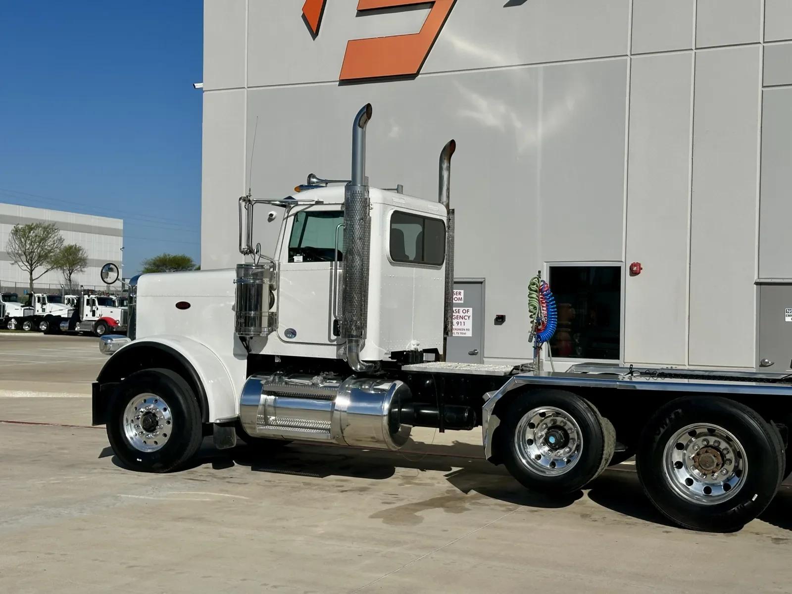 2019 Peterbilt 389 in Hutchins, TX — photo 8