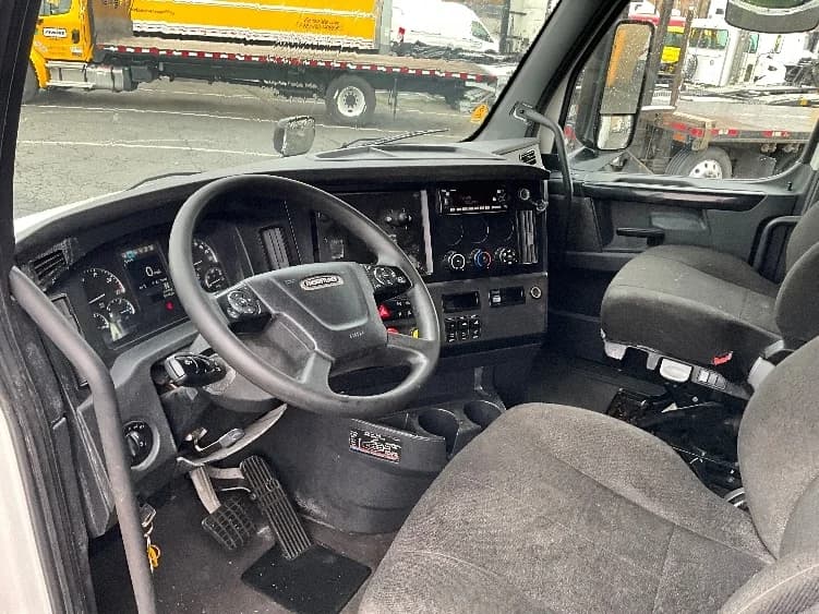 2023 Freightliner Cascadia in Lacey, WA — photo 10