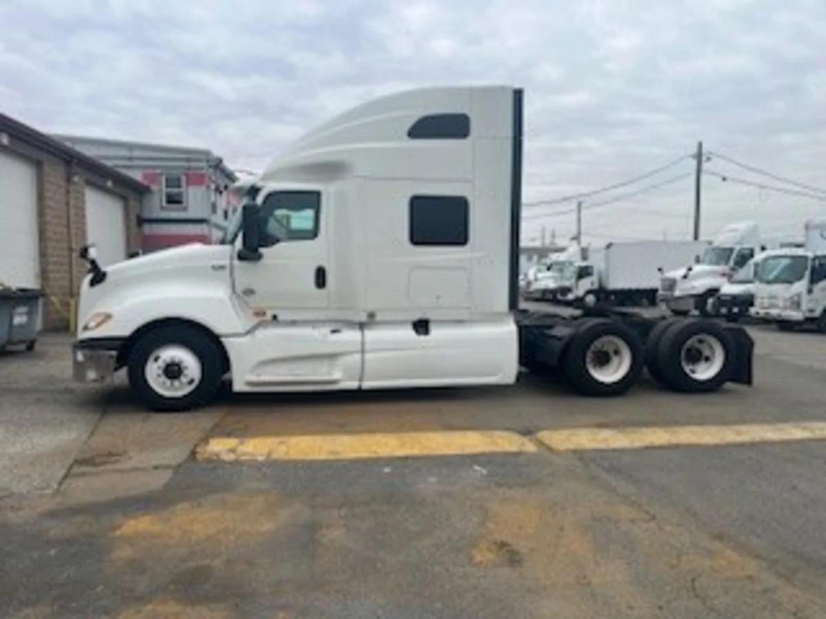 2020 International LT in Newark, NJ — photo 10