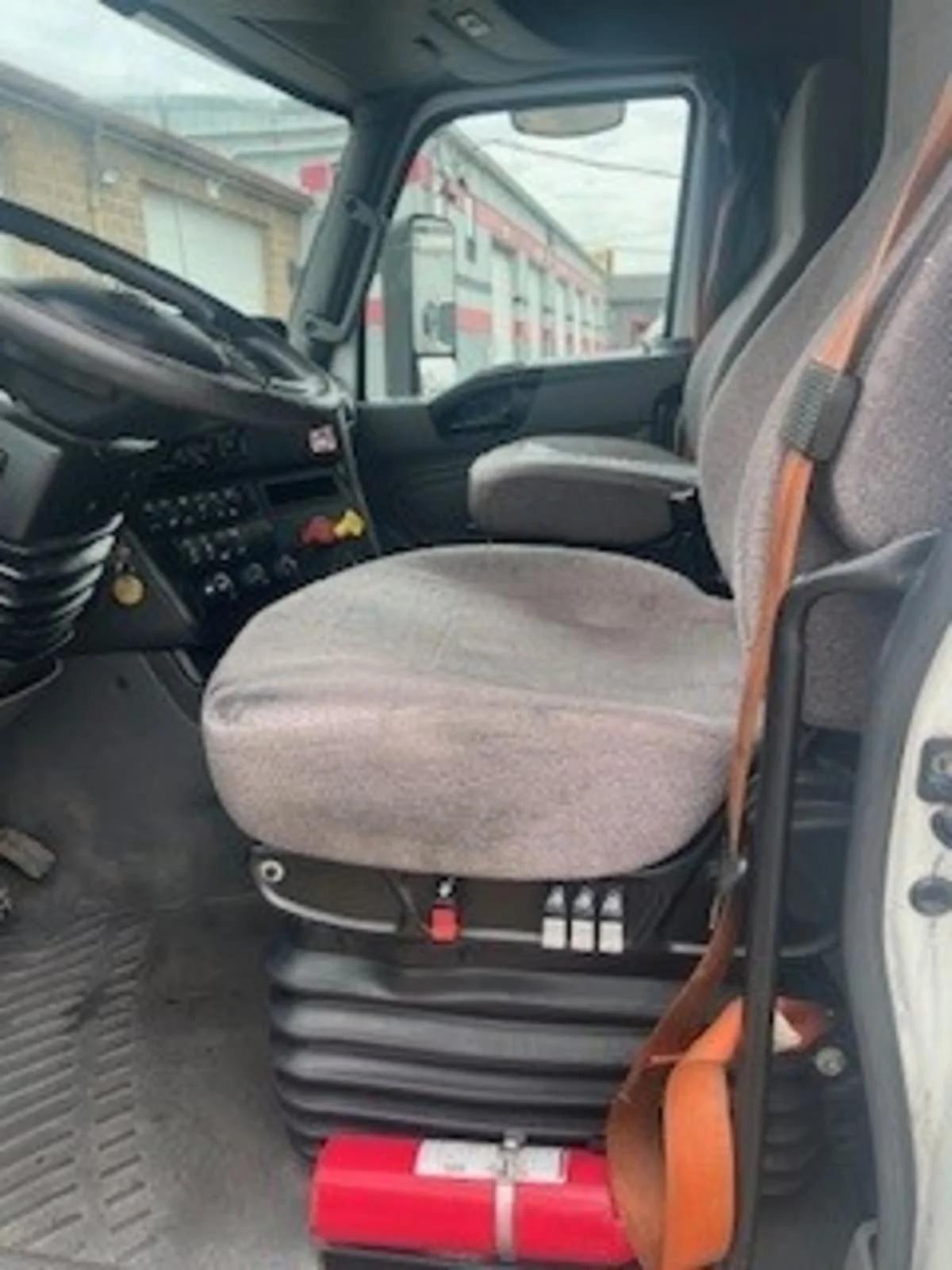 2020 International LT in Newark, NJ — photo 12