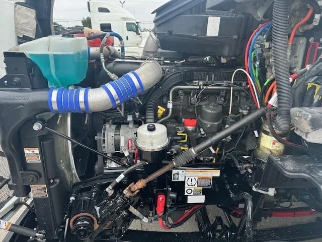2021 Peterbilt 579 in Fontana, CA — photo 15