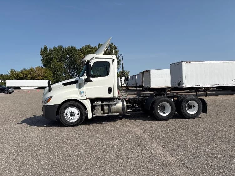 2019 Freightliner Cascadia in Lansing, MI — photo 4
