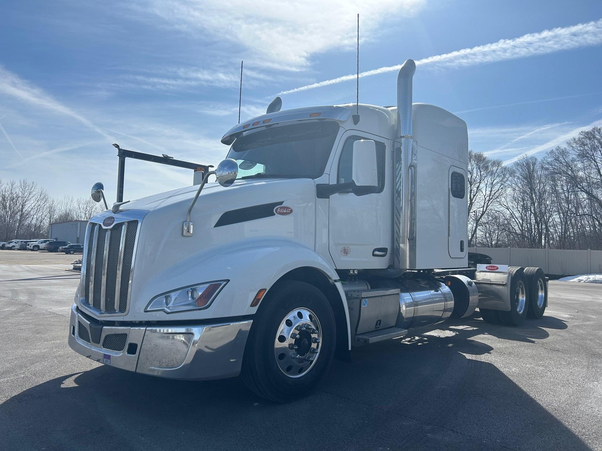 2022 Peterbilt 579 in Rockford — photo 2