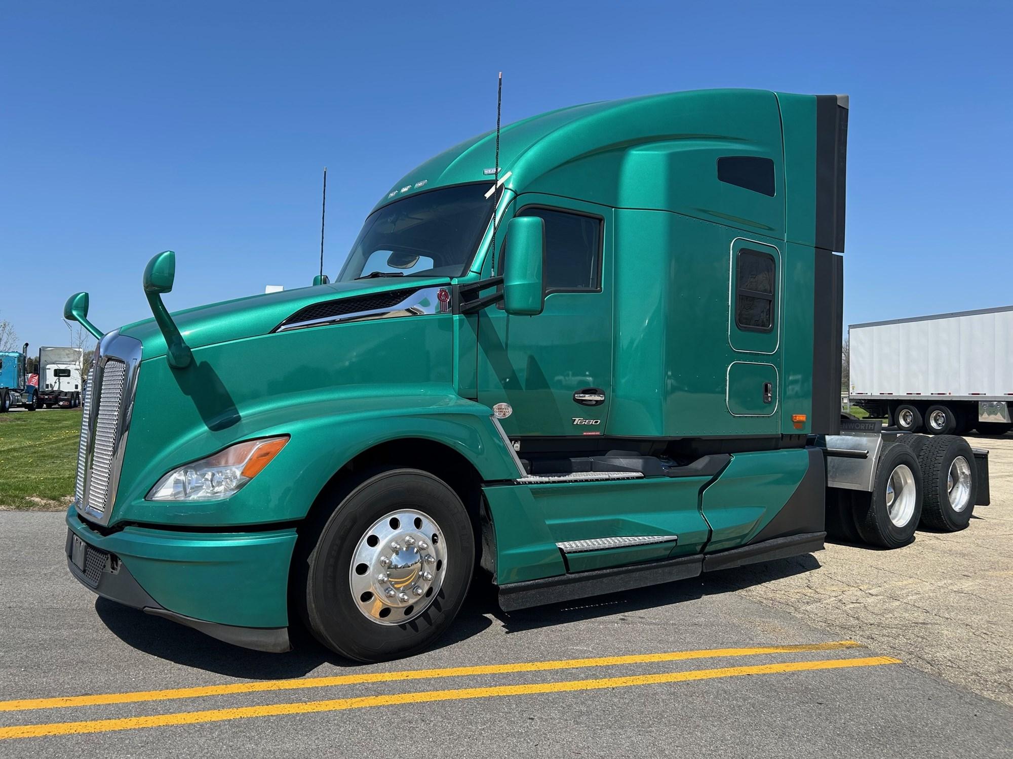 2022 Kenworth T680 in Rockford — photo 2