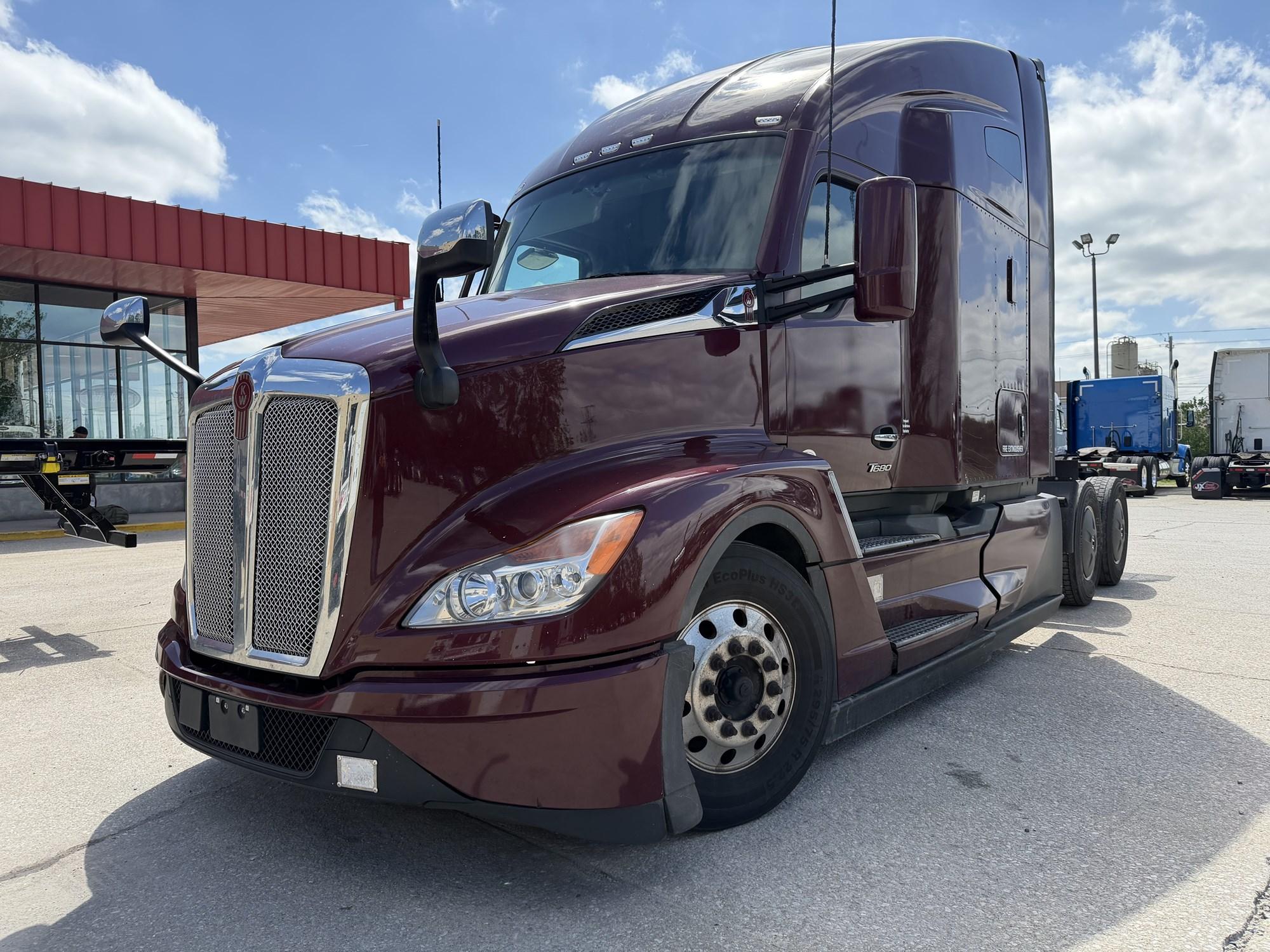 2022 Kenworth T680 in Indianapolis — photo 2