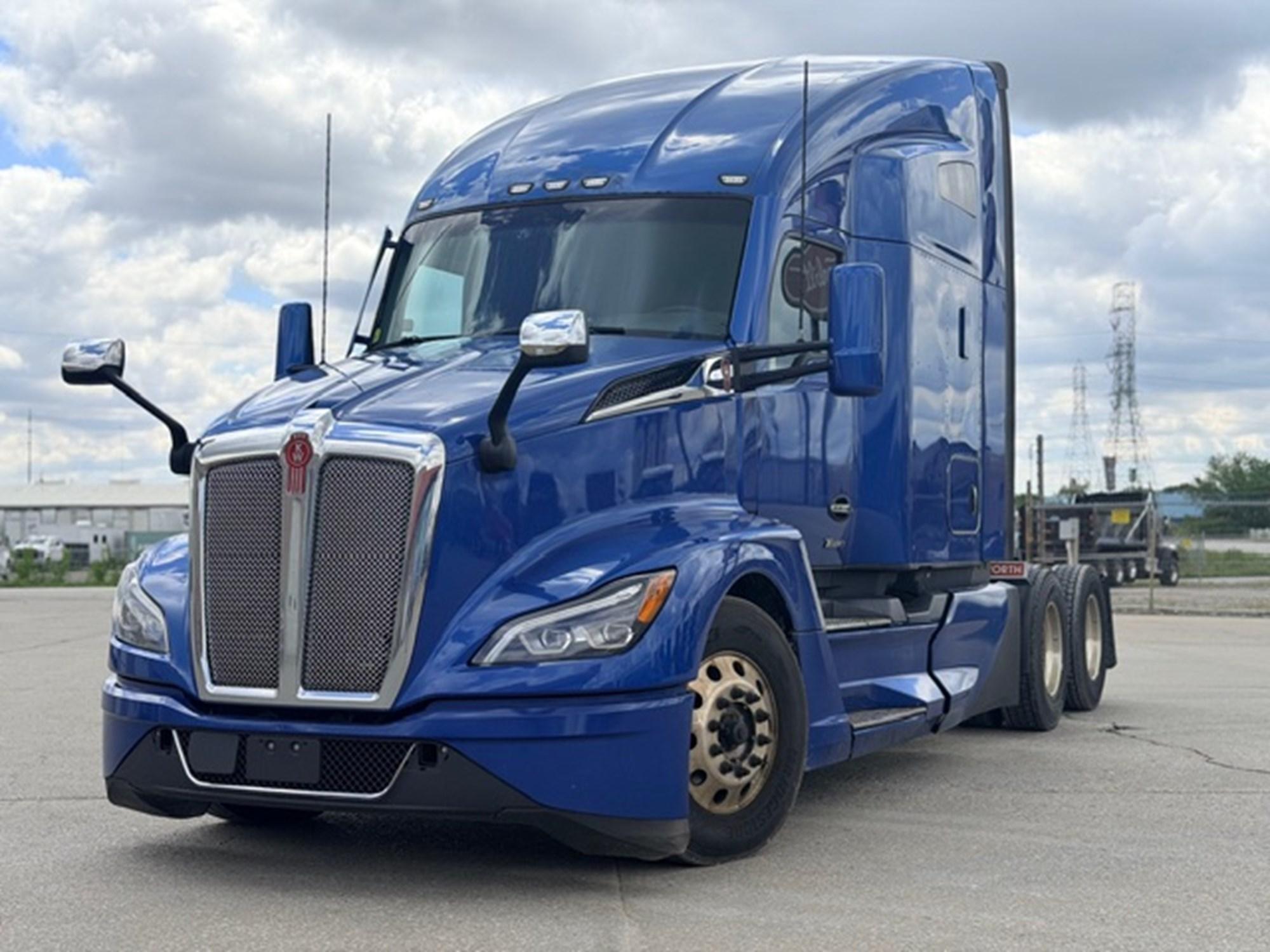 2023 Kenworth T680 in Indianapolis — photo 2
