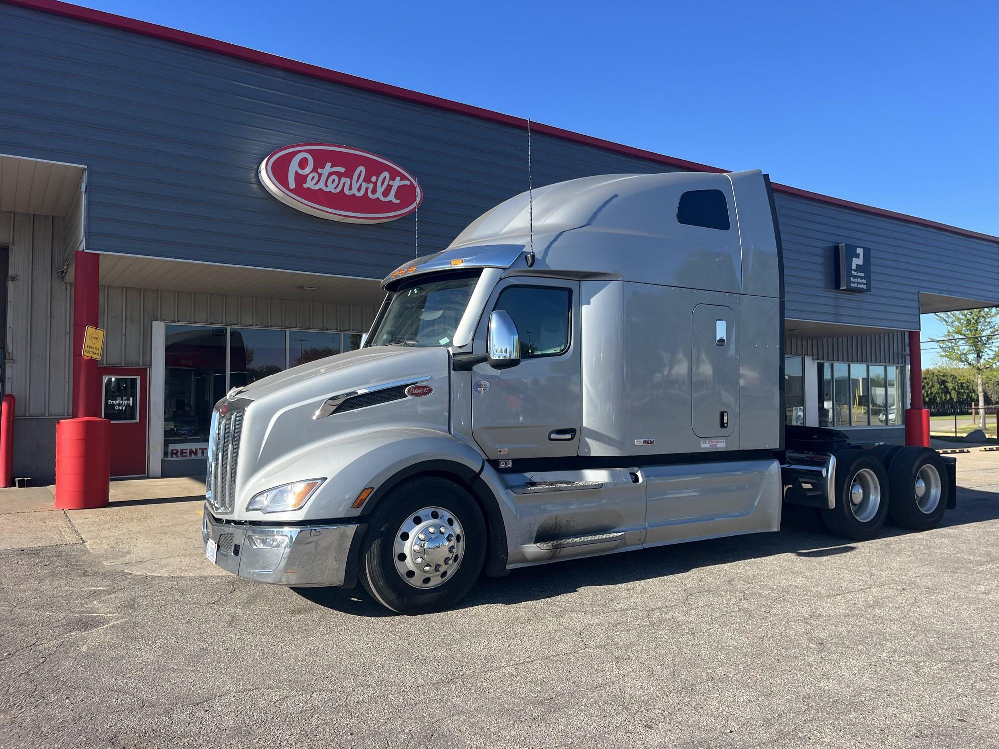 2024 Peterbilt 579 in Grand Rapids — photo 2