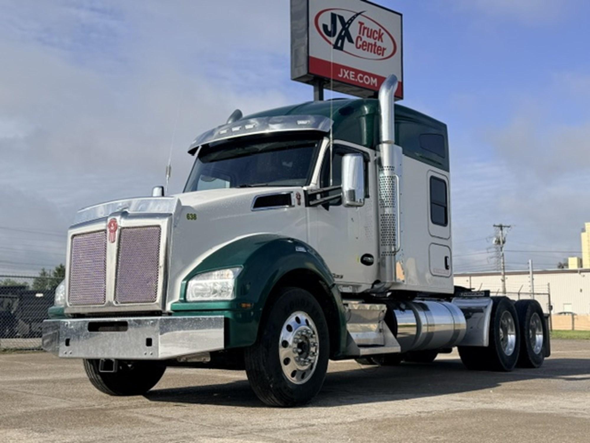 2022 Kenworth T880 in Indianapolis — photo 2