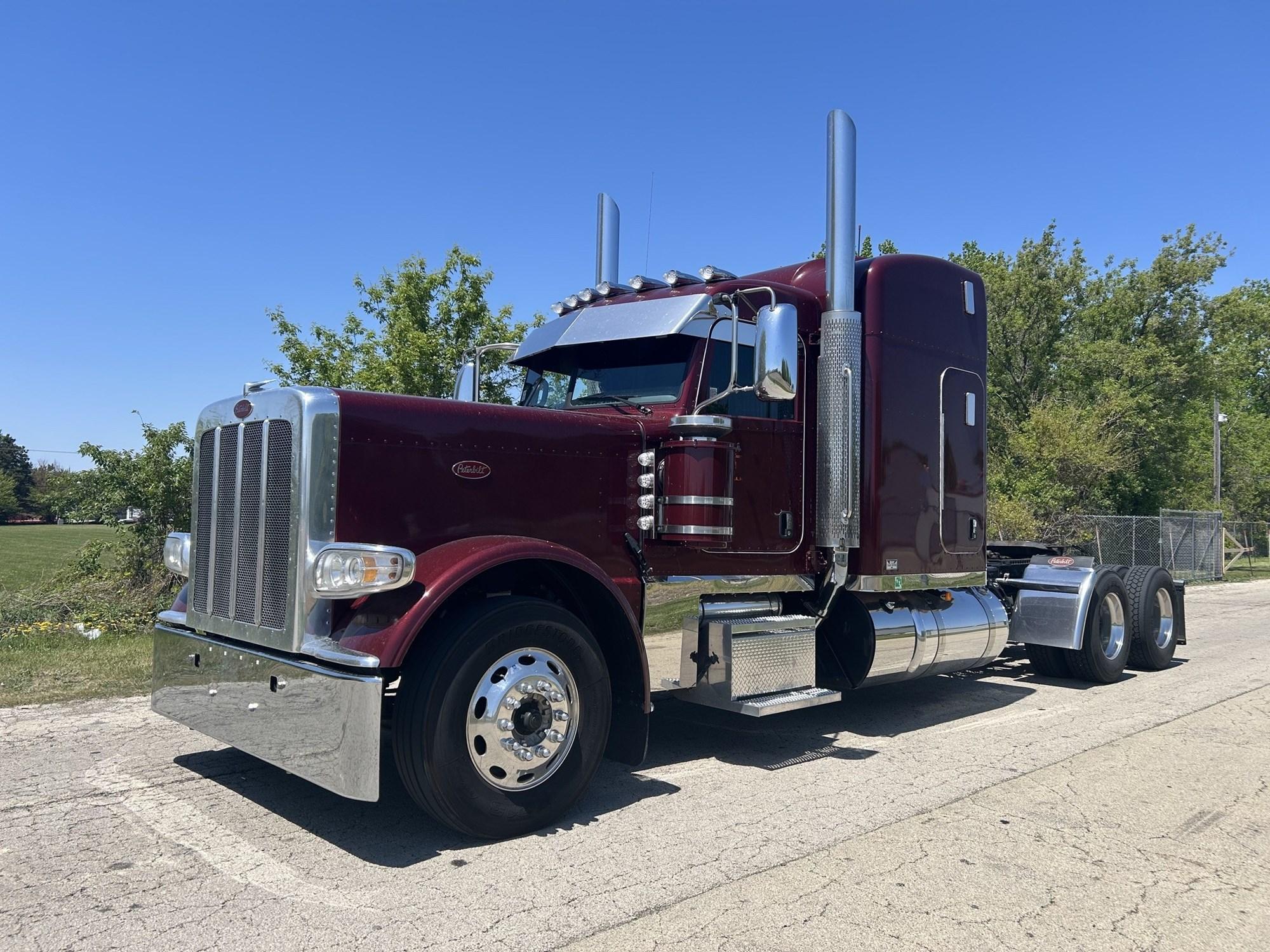 2022 Peterbilt 389 in Rockford — photo 2