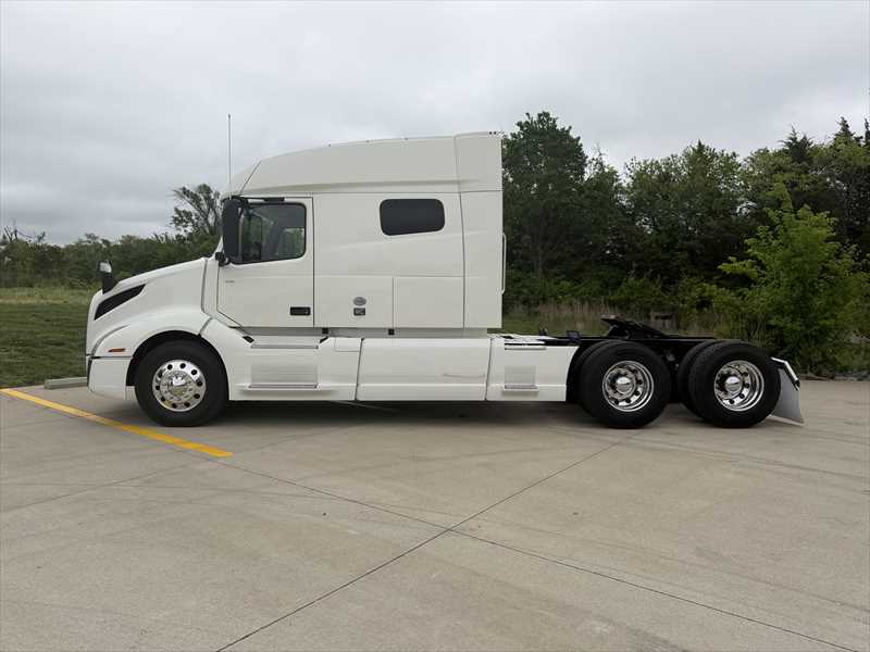 2021 Volvo in Springfield, MO — photo 2