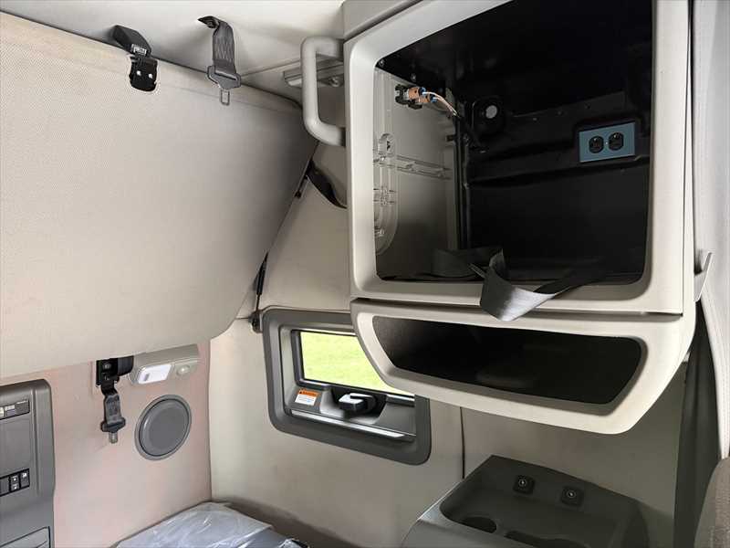 2021 Volvo in Springfield, MO — photo 16