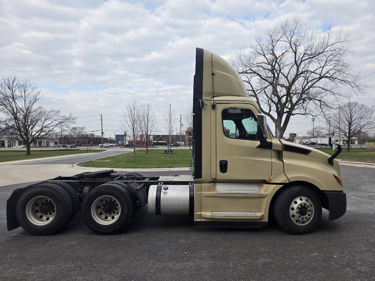 2020 Freightliner in York Street Elmhurst, IL — photo 3