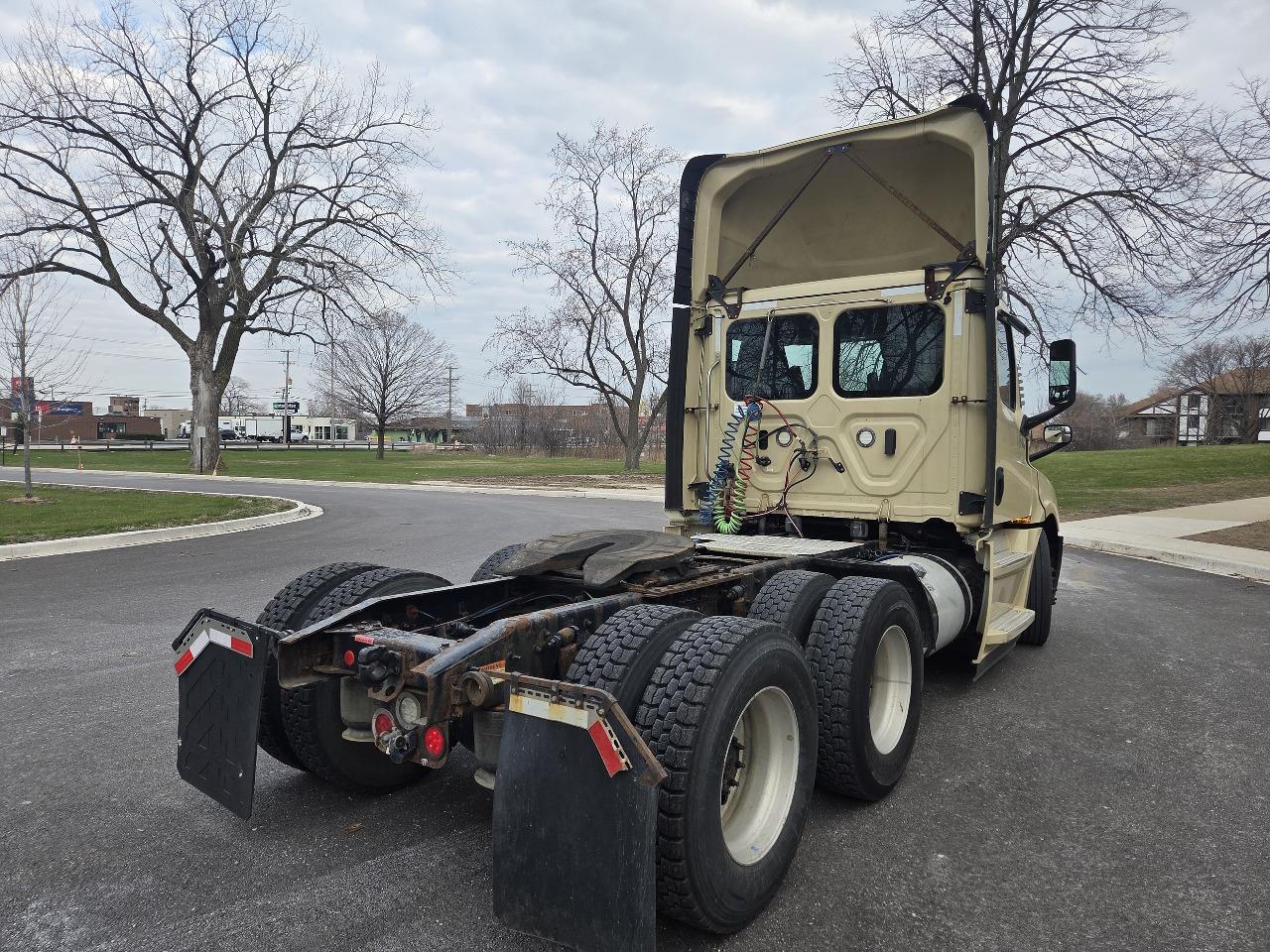 2020 Freightliner in York Street Elmhurst, IL — photo 4