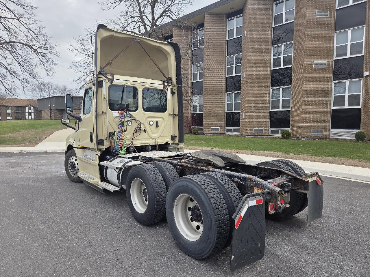 2020 Freightliner in York Street Elmhurst, IL — photo 7