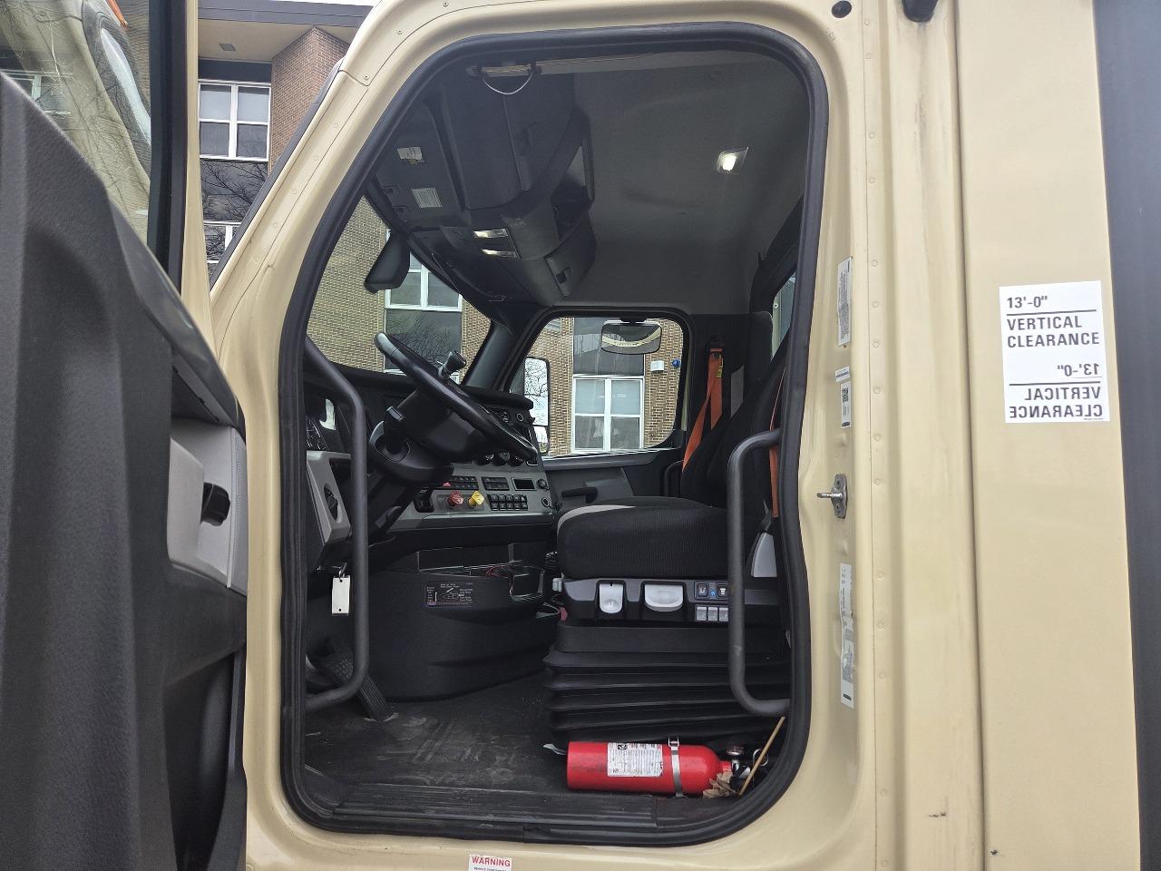2020 Freightliner in York Street Elmhurst, IL — photo 9