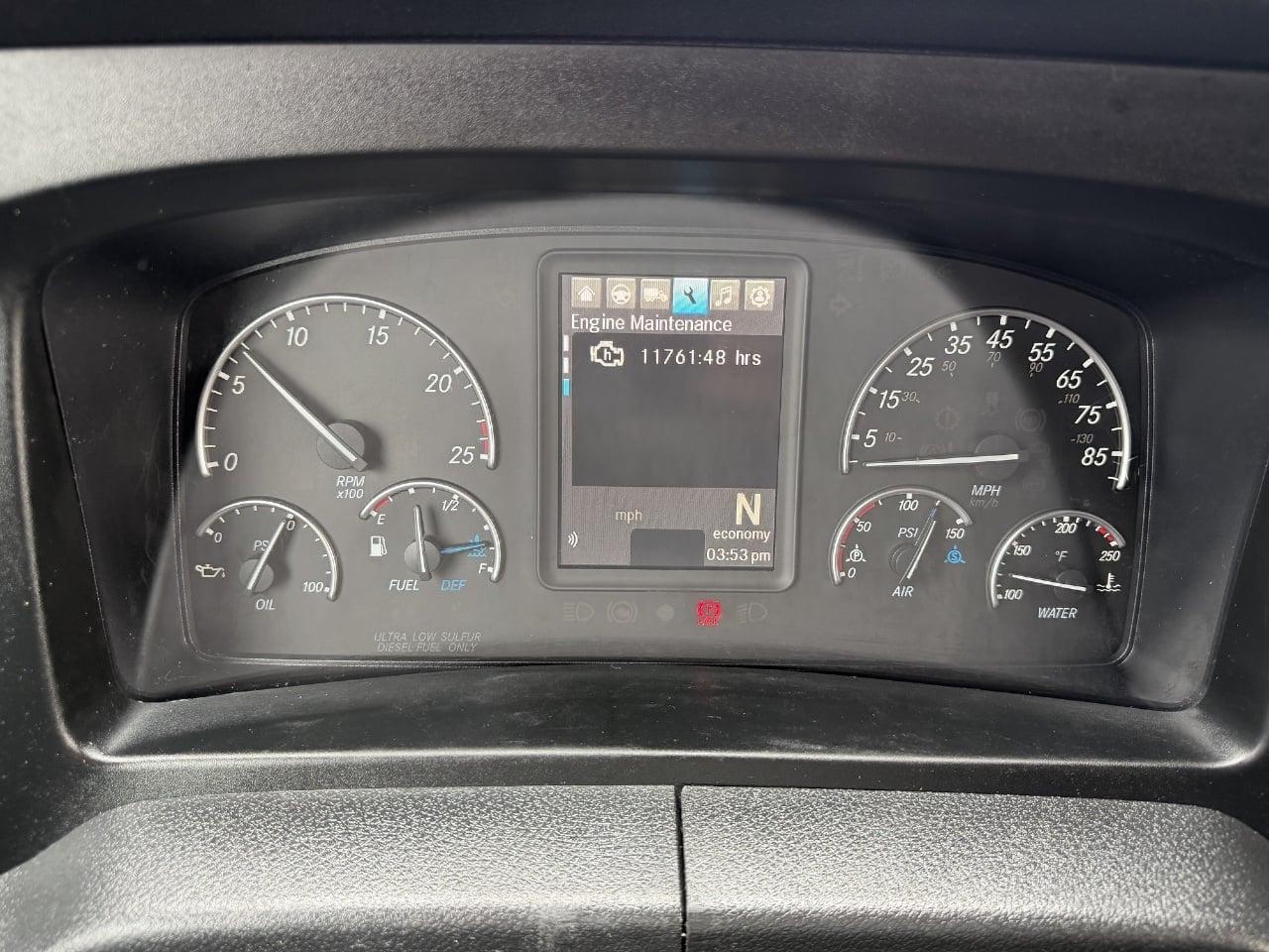 2023 Freightliner Cascadia in Frontage Road Shorewood, IL — photo 12