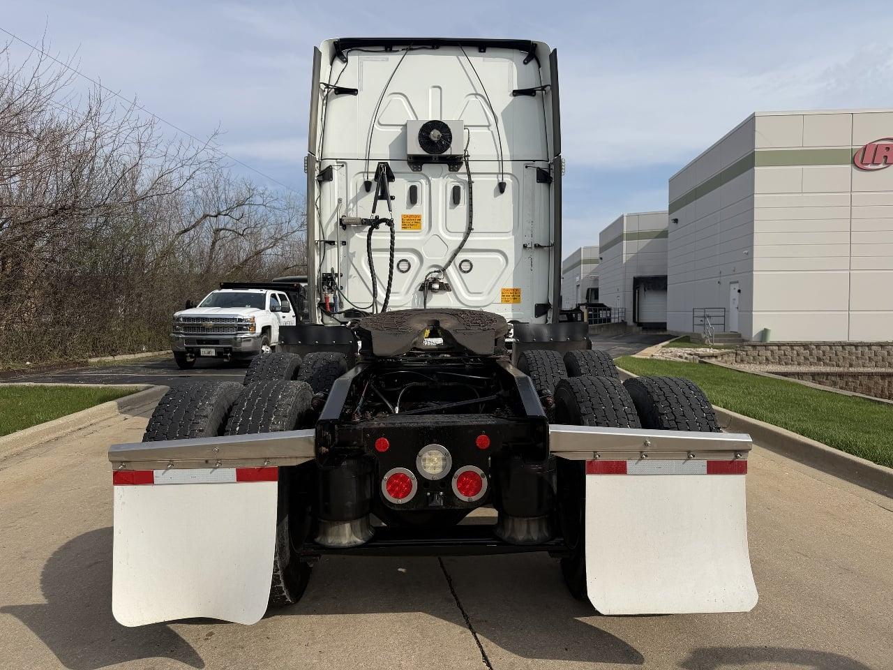 2023 Freightliner Cascadia in York Street Elmhurst, IL — photo 6