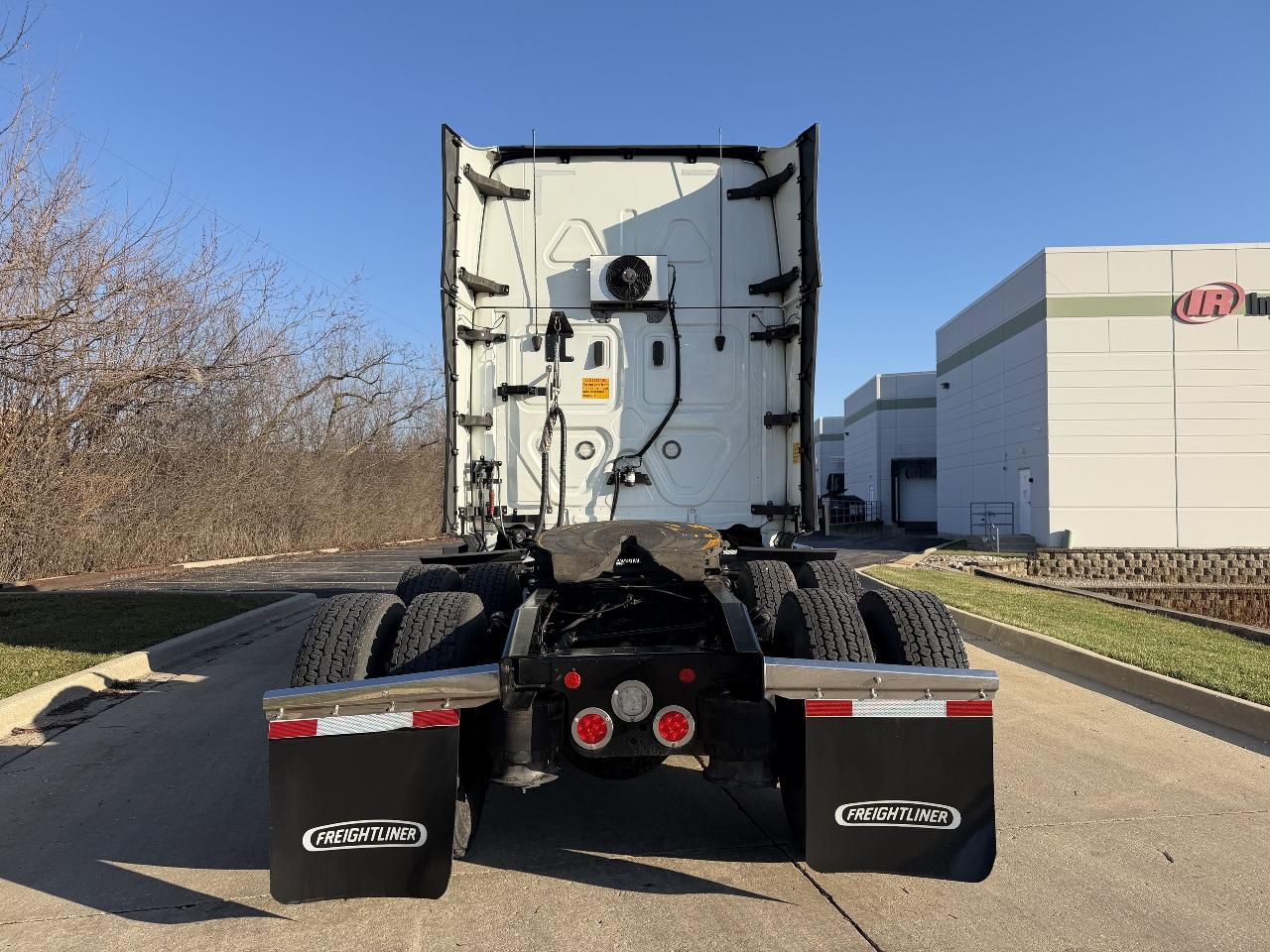 2022 Freightliner Cascadia in York Street Elmhurst, IL — photo 5