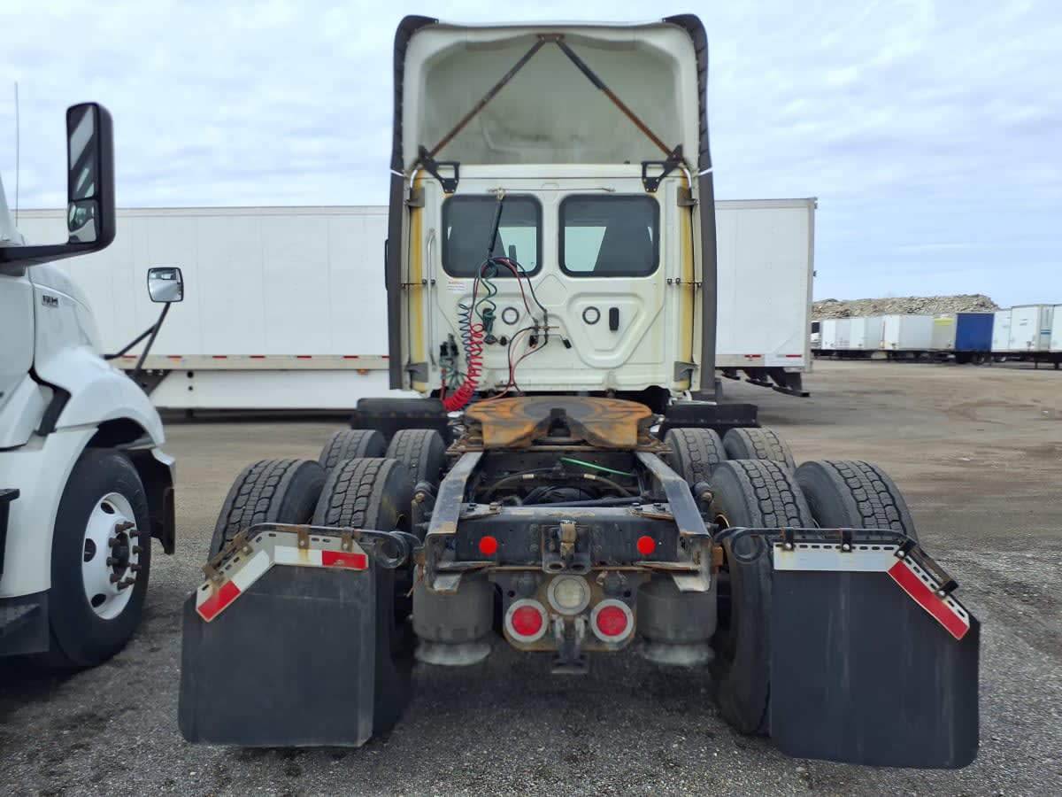 2021 Freightliner Cascadia in Taylor, MI — photo 5
