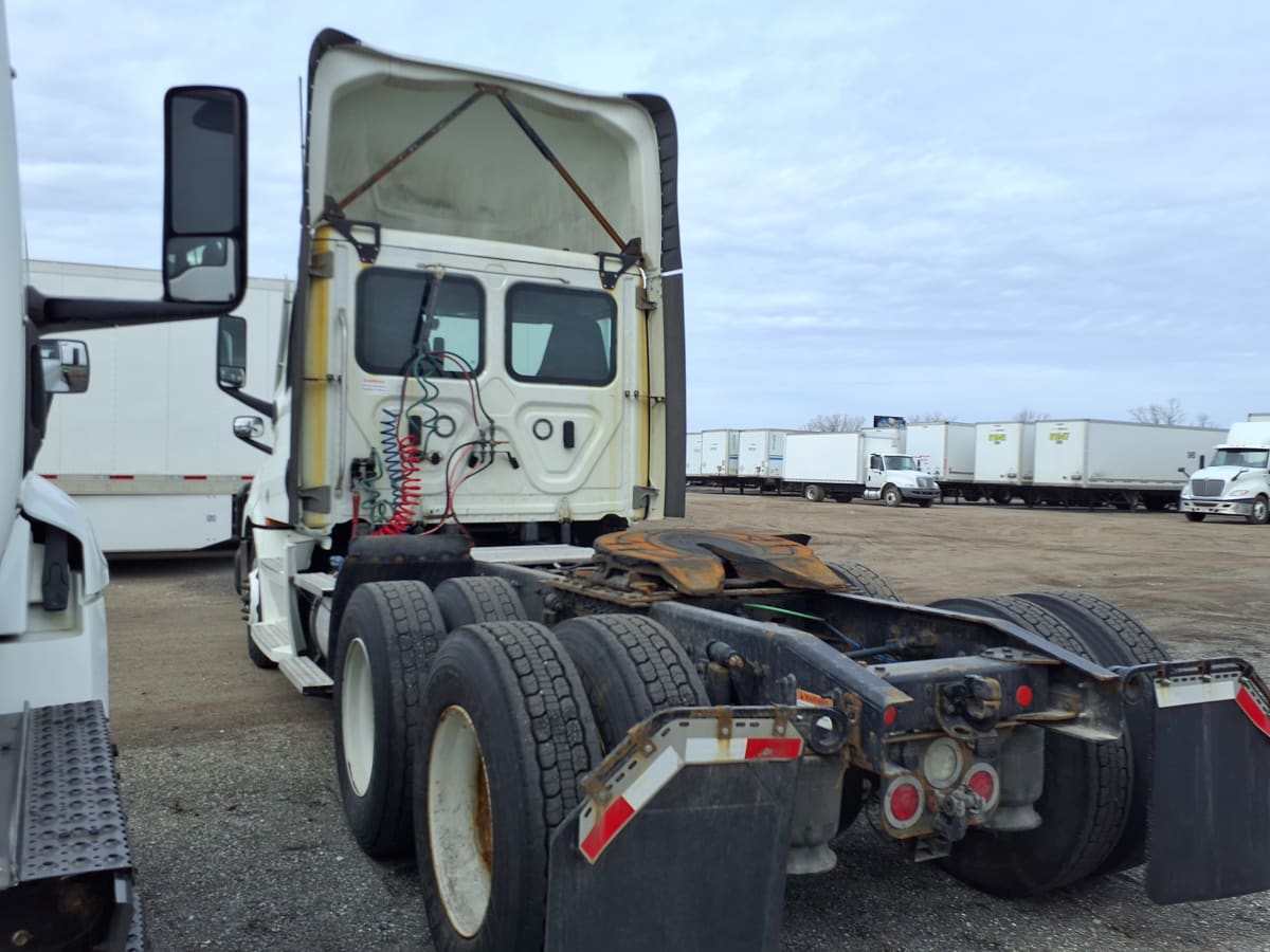 2021 Freightliner Cascadia in Taylor, MI — photo 6
