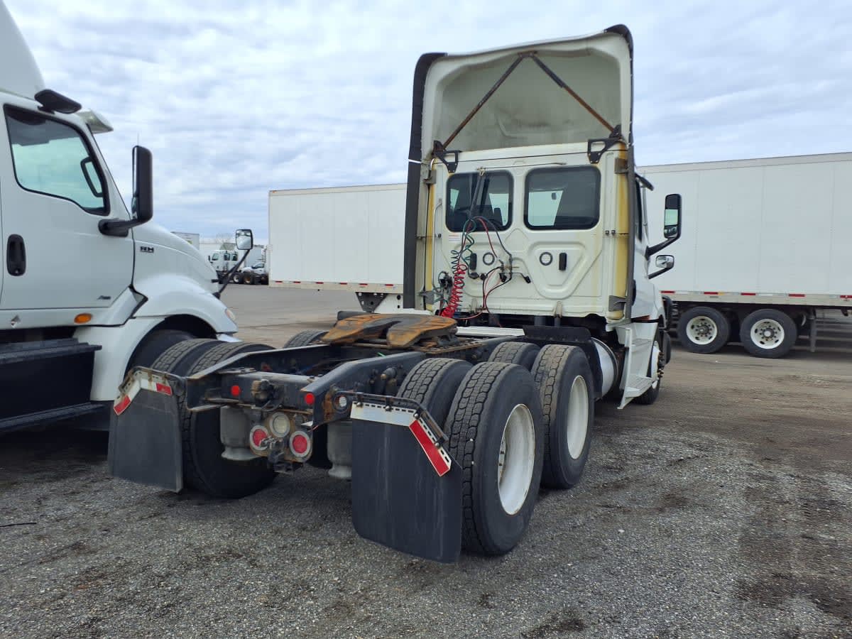 2021 Freightliner Cascadia in Taylor, MI — photo 4
