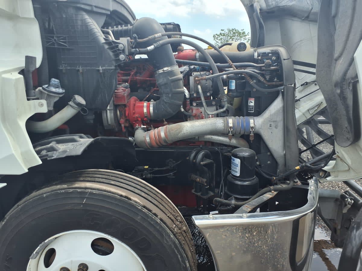 2021 Freightliner Cascadia in Taylor, MI — photo 13