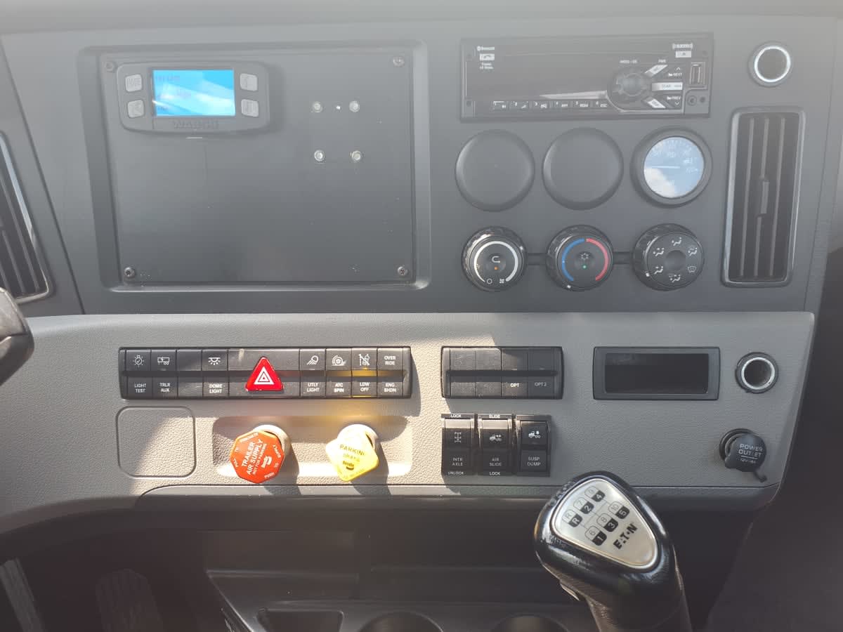 2021 Freightliner Cascadia in Taylor, MI — photo 10