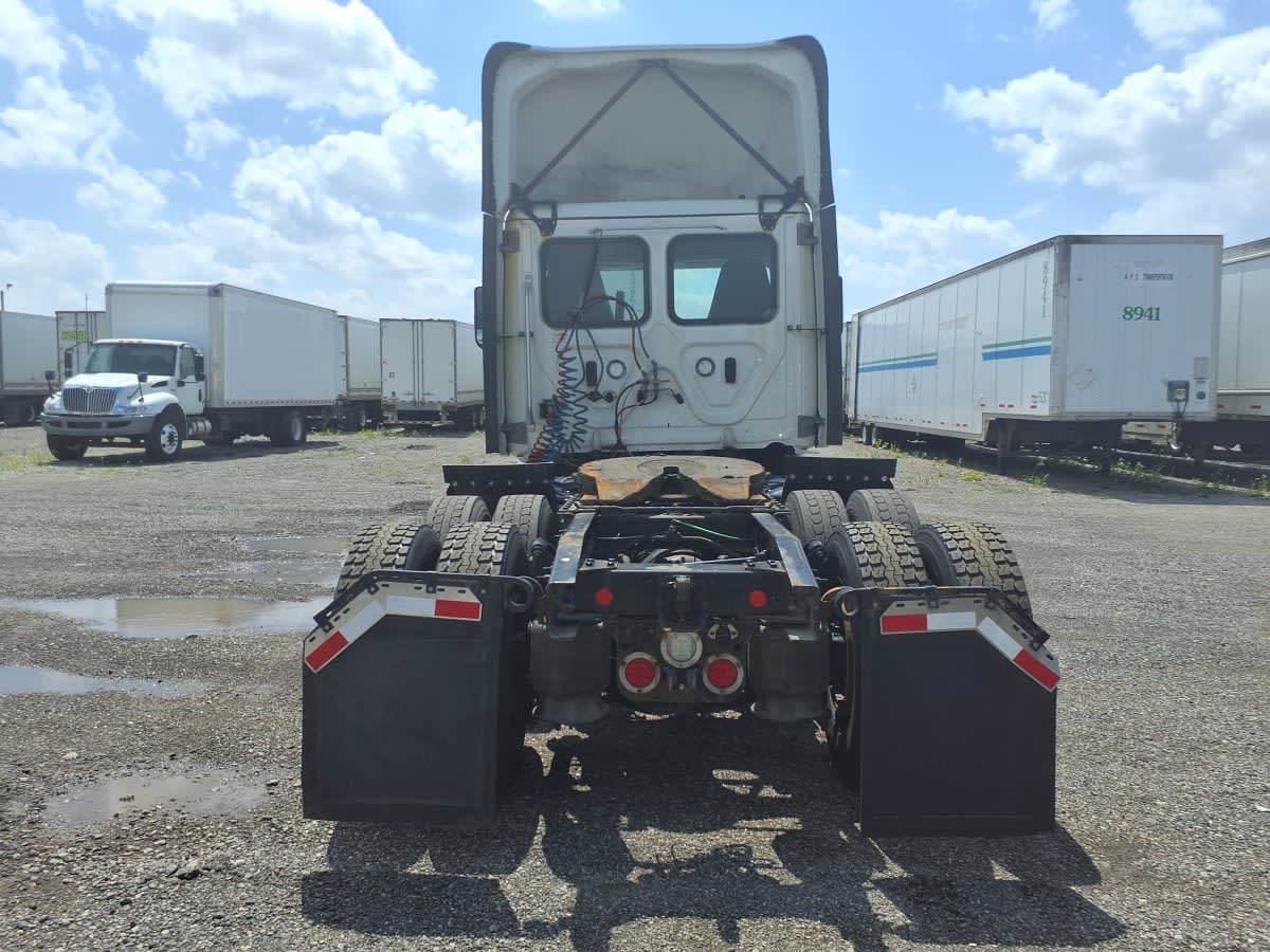 2021 Freightliner Cascadia in Taylor, MI — photo 5