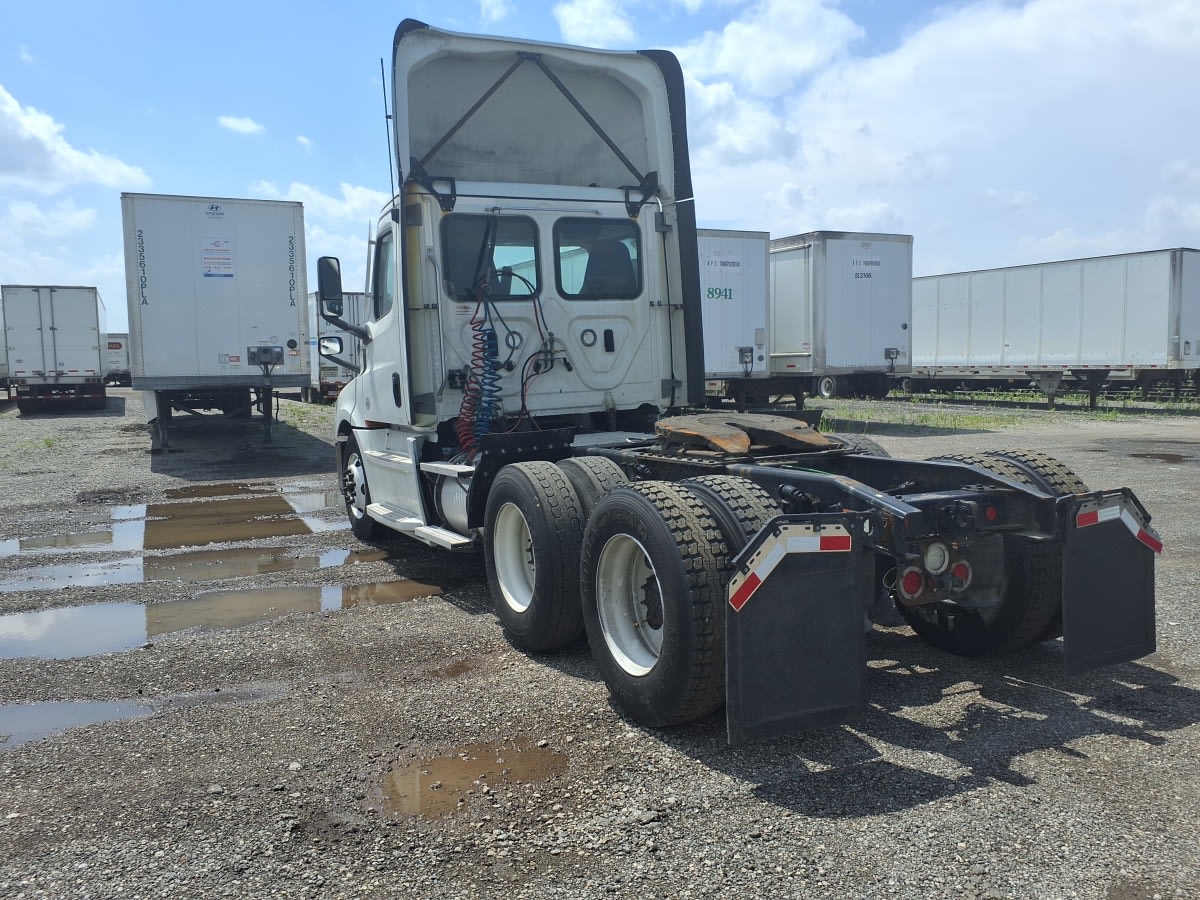 2021 Freightliner Cascadia in Taylor, MI — photo 6