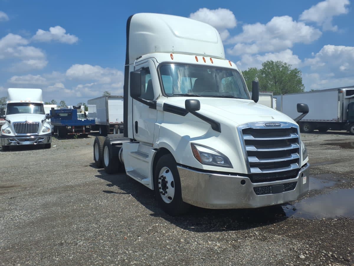 2021 Freightliner Cascadia in Taylor, MI — photo 3