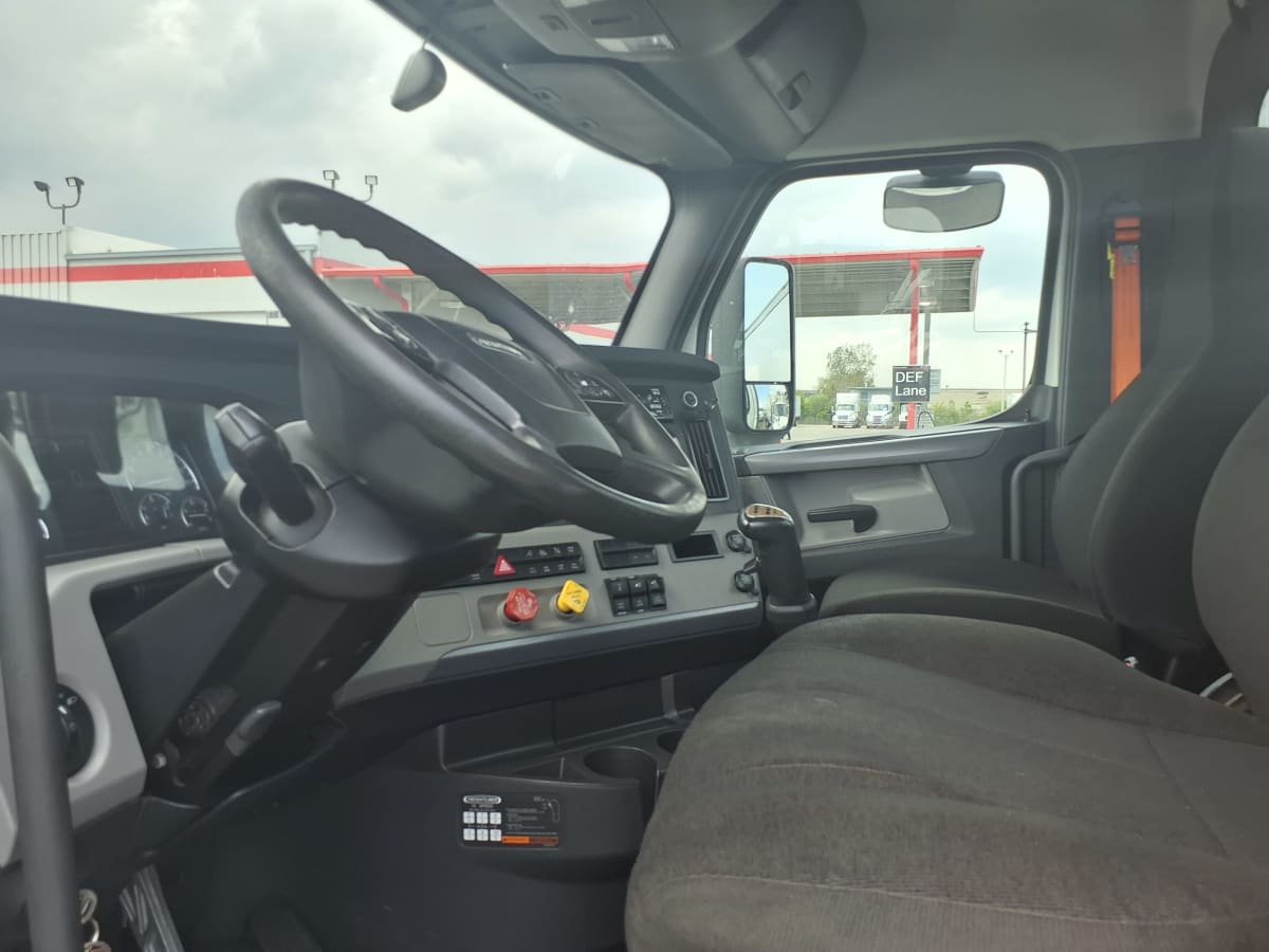 2021 Freightliner Cascadia in Taylor, MI — photo 7
