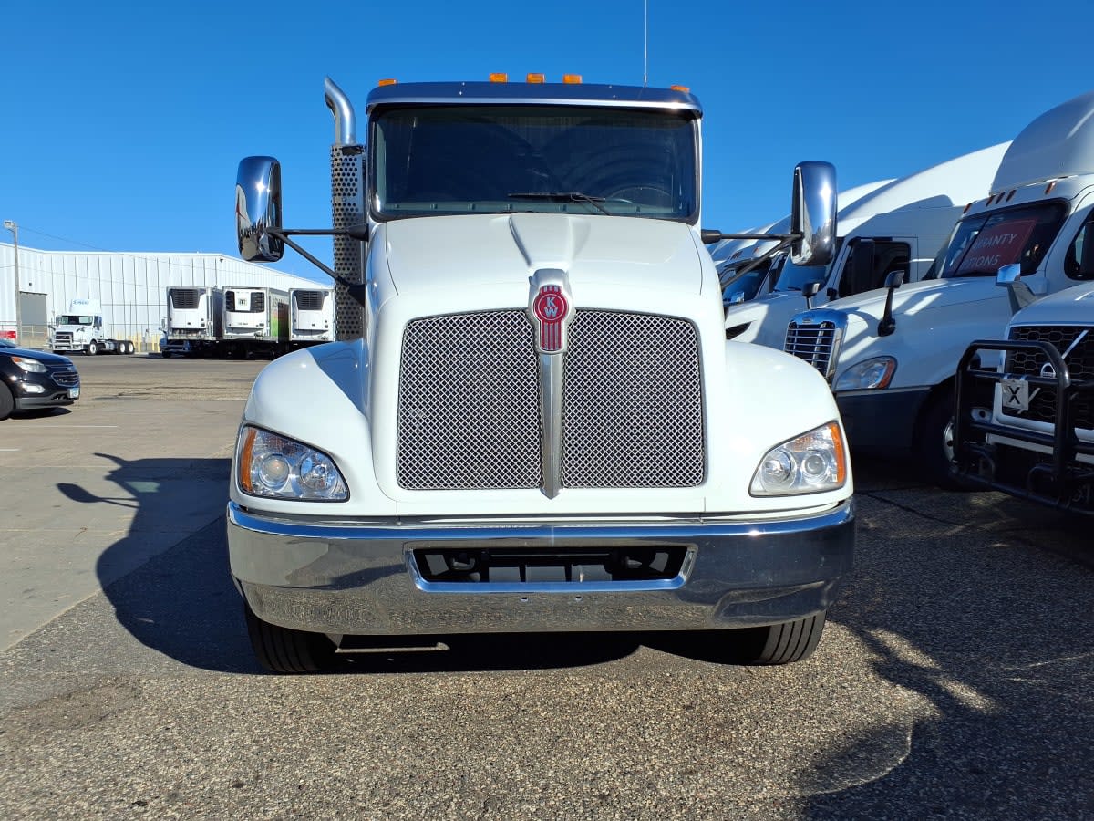 2020 Kenworth T370 in Minneapolis, MN — photo 2