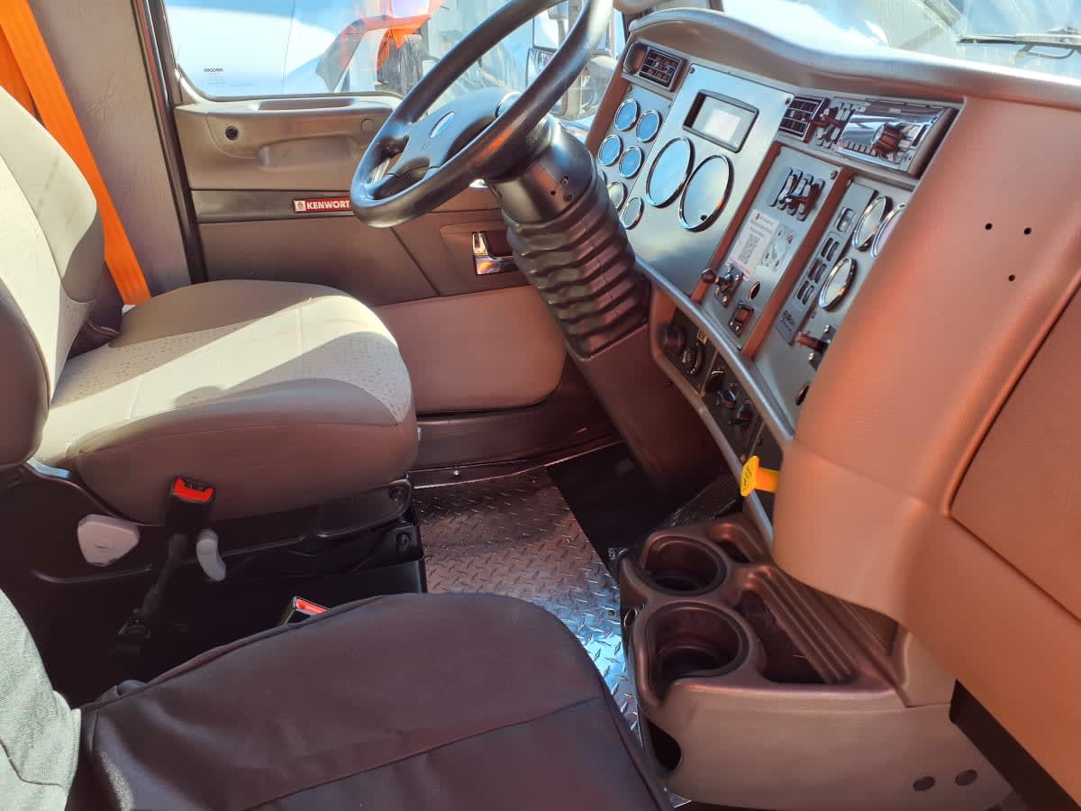 2020 Kenworth T370 in Minneapolis, MN — photo 7